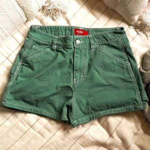Dickie's size 3/26 green shorts